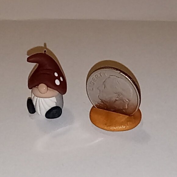 🎯 10 for $10 / Gnome Charm - Picture 1 of 2